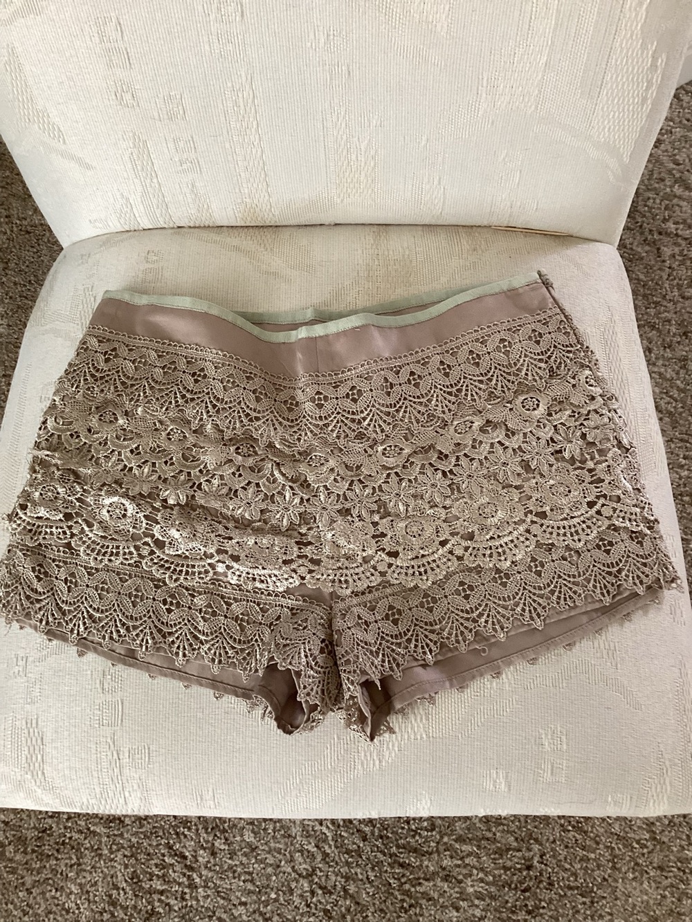 Sans Souci embroidered tiered lace shorts🌹